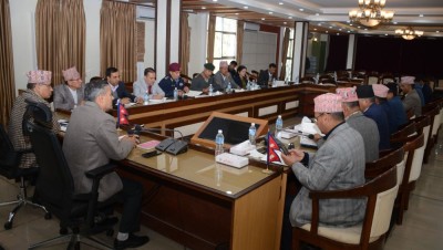  निर्वाचन सुरक्षा : गृहमन्त्री अर्यालद्वारा प्रदेशका प्रमुख सचिवहरूसँग छलफल 